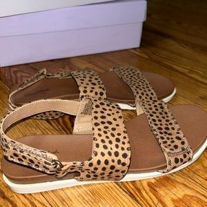 NWOT Universal Thread Leopard Print Sandals